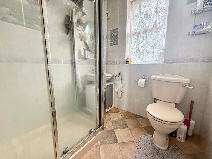 2 Bedroom Detached Bungalow For Sale In Wigmore Lane, Stopsley, Luton, Bedfordshire, LU2