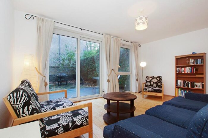 3 Bedroom Flat To Rent In Spring Gardens, London, N5
