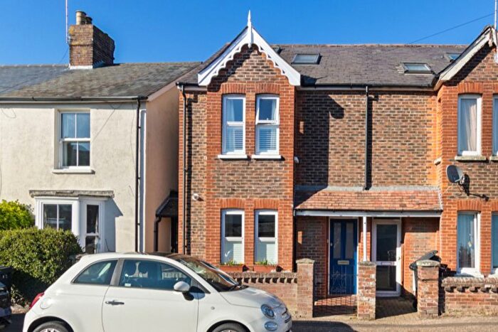 3 Bedroom End Of Terrace House For Sale In Cleveland Road, Chichester, PO19