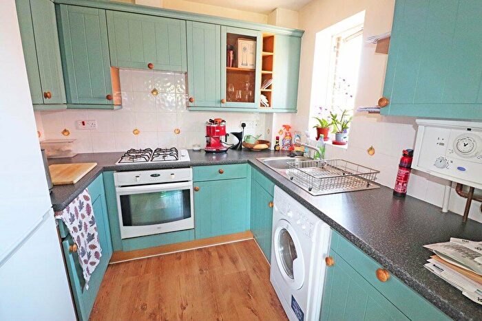 2 Bedroom Apartment To Rent In Knights Place, Redhill, RH1