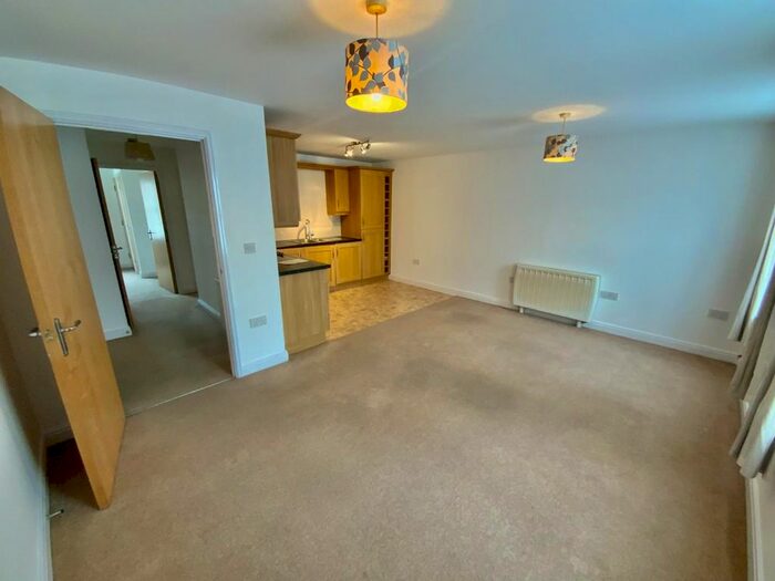 2 Bedroom Flat To Rent In Dragonfly Close, Kingswood, Bristol, BS15
