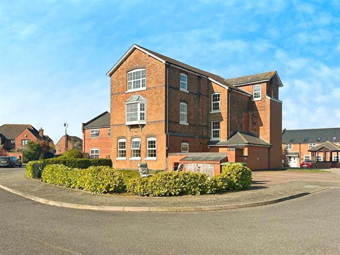 3 Bedroom Apartment For Sale In Alderman Way, Weston Under Wetherley, Leamington Spa, CV33