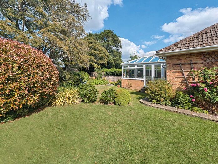 2 Bedroom Chalet For Sale In Woodlands Avenue, Emsworth, PO10