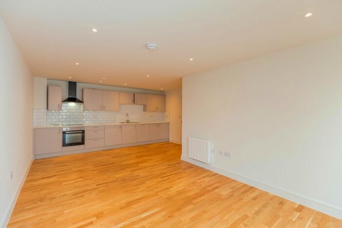 2 Bedroom Flat To Rent In Countess Road, Northampton, NN5