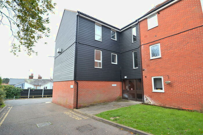 2 Bedroom Flat To Rent In Elizabeth Way, Halstead, CO9
