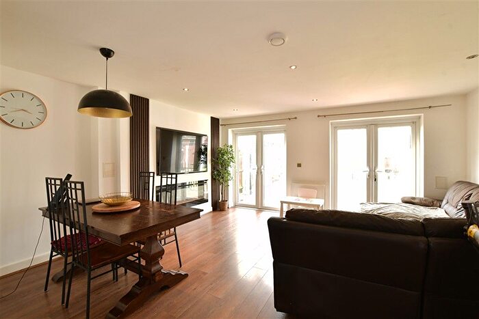 5 Bedroom Semi-detached House For Sale In Market Avenue, Wickford, Essex, SS12