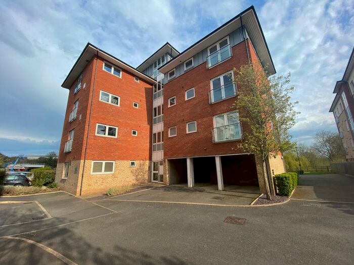 2 Bedroom Apartment To Rent In Kempton Drive, Warwick, CV34
