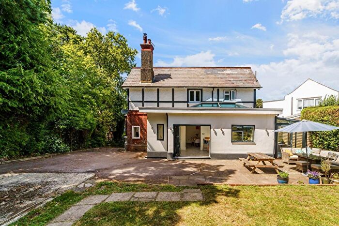 4 Bedroom Link Detached House For Sale In Cross Road, Tadworth, KT20