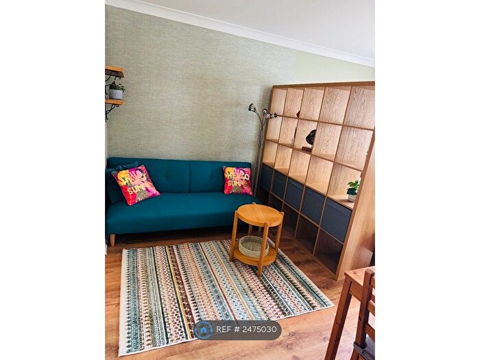 Studio To Rent In Park Road, London, EN4