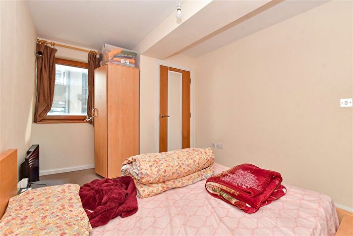 1 Bedroom Flat For Sale In Ilford Hill, Ilford, Essex, IG1