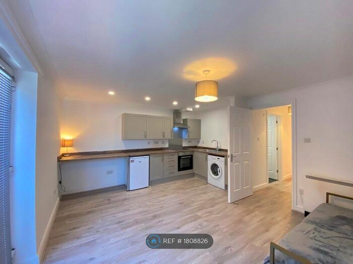 2 Bedroom Flat To Rent In Sterling Court, Birmingham, B1