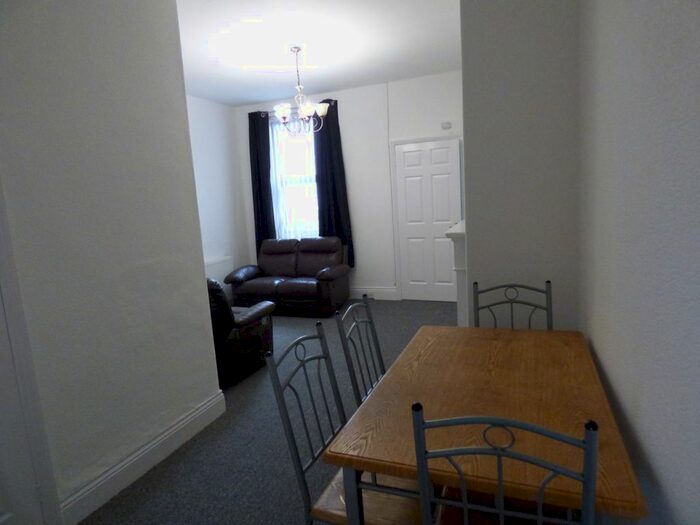 3 Bedroom Flat To Rent In King Edward Place, Gateshead, NE8