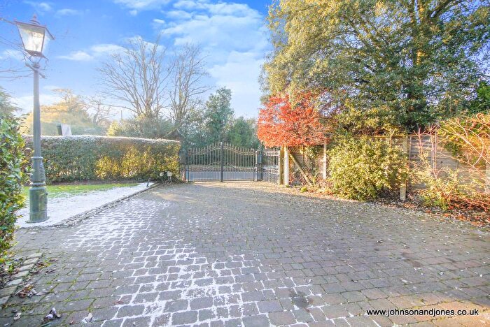 4 Bedroom Detached House To Rent In Lyne Lane Lyne, Chertsey, KT16