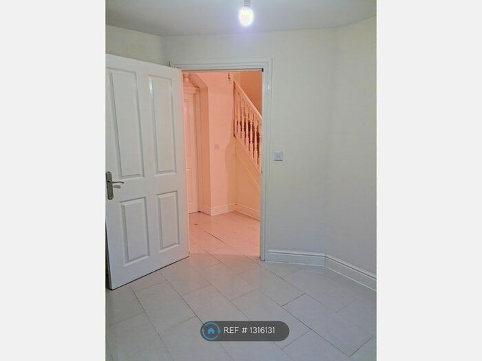 4 Bedroom Terraced House To Rent In Longhorn Avenue, Gloucester GL1