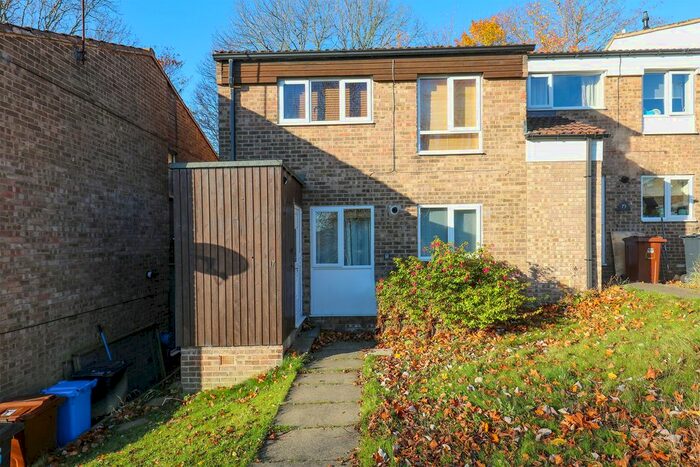 3 Bedroom Semi-Detached House To Rent In Waterthorpe Gardens, Westfield S20