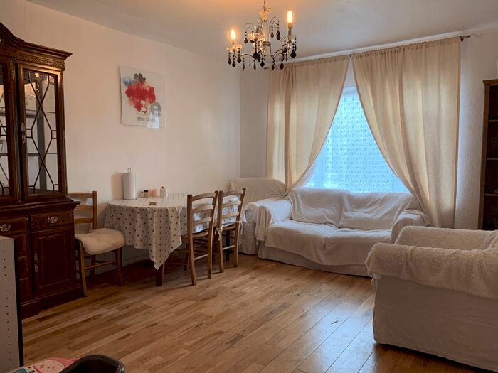 4 Bedroom End Of Terrace House To Rent In Gaysham Avenue, Ilford, IG2