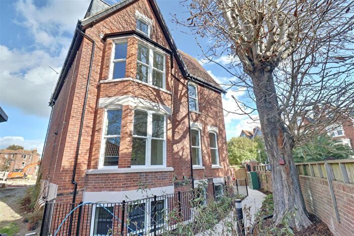 2 Bedroom Flat For Sale In Grove Road South, Southsea, PO5