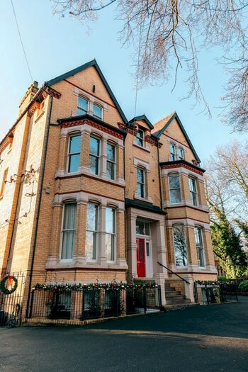 2 Bedroom Flat To Rent In Livingston Drive South, Aigburth, Liverpool L17