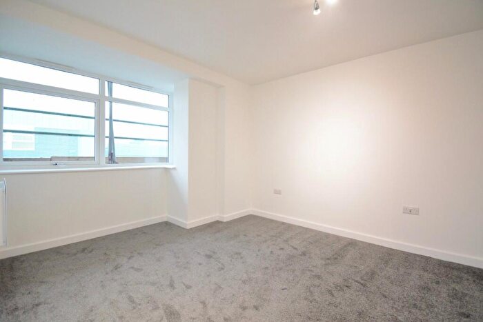 1 Bedroom Flat To Rent In High Street, Rayleigh, Essex, SS6