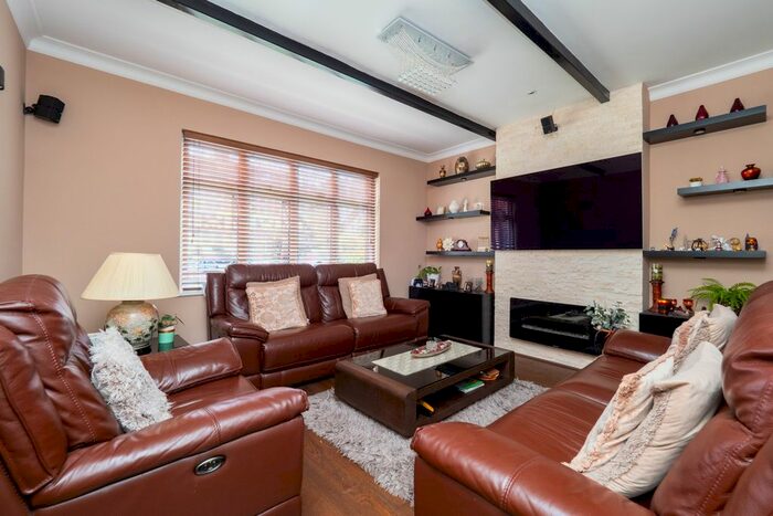 4 Bedroom Detached House To Rent In Demesne Road, Wallington, SM6