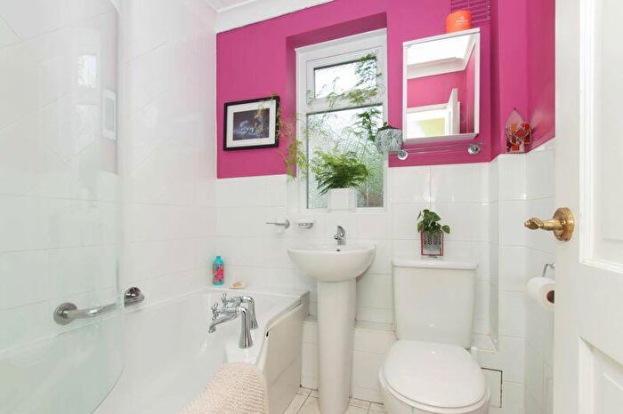 2 Bedroom Detached Bungalow For Sale In High Street Green, Hemel Hempstead, HP2