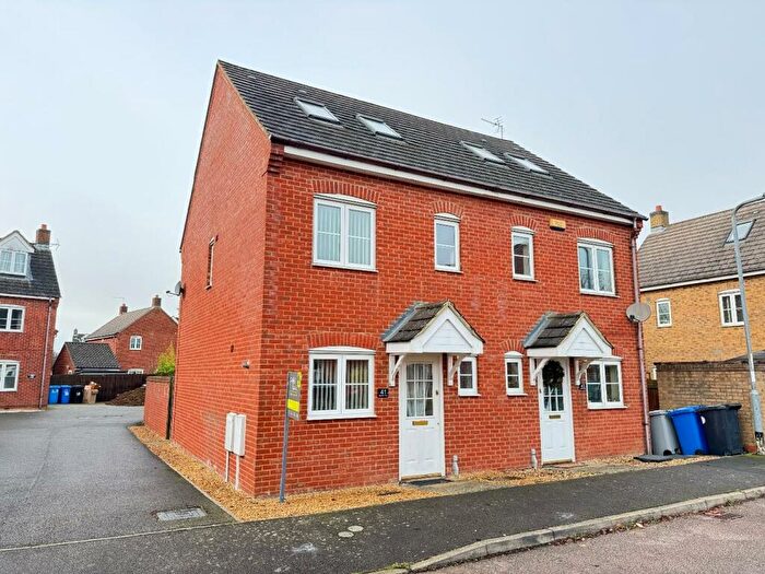 3 Bedroom Semi-Detached House To Rent In Gapstile Close, Desborough, Kettering, NN14