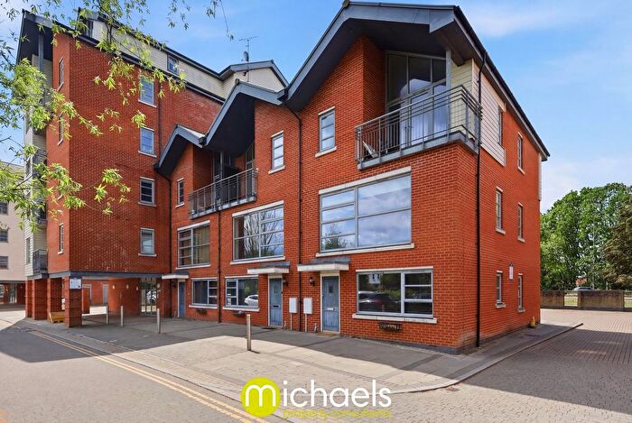 2 Bedroom Flat For Sale In Rotary Way, Colchester, CO3