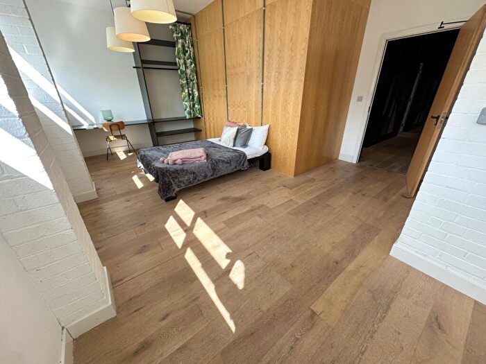 1 Bedroom House To Rent In Flat, Kempston Street, L3