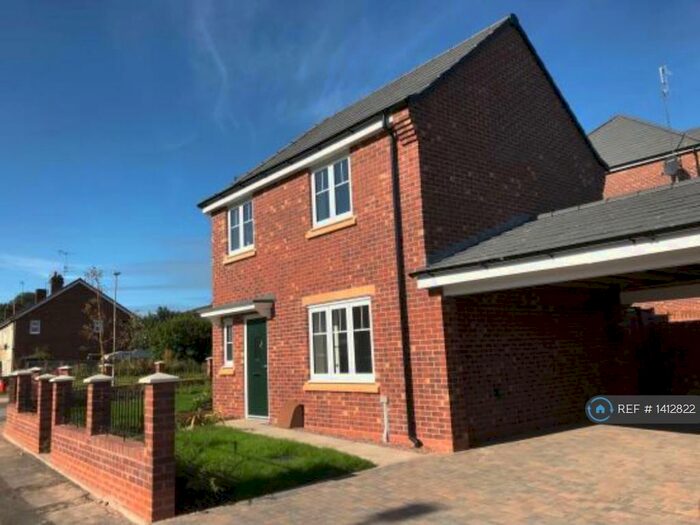 3 Bedroom Semi-Detached House To Rent In Middlepark Road, Dudley, DY1
