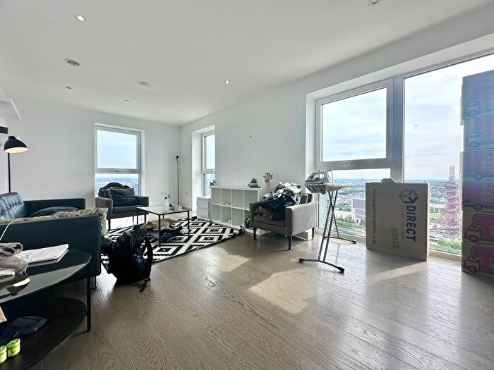 3 Bedroom Flat To Rent In Glasshouse Gardens, London, E20