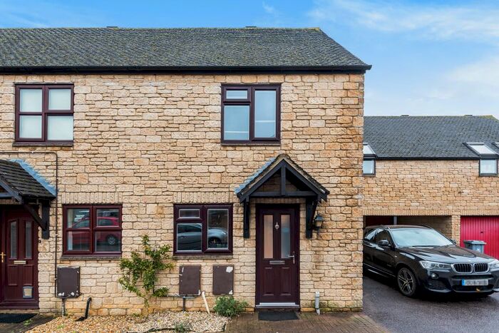 2 Bedroom End Of Terrace House To Rent In Campden Close, Witney, OX28