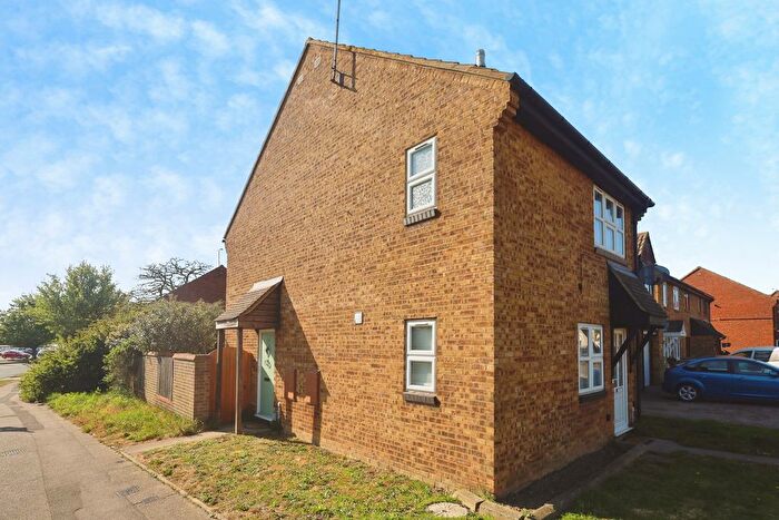 1 Bedroom Semi-Detached House For Sale In Frobisher Way, Southend-On-Sea, SS3