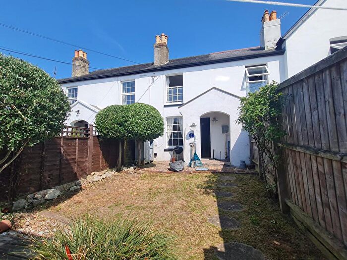2 Bedroom Cottage To Rent In Solent View Road, Gurnard, PO31