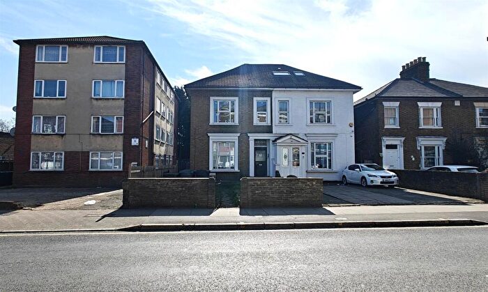 2 Bedroom Flat To Rent In Lordship Lane, Wood Green, N22