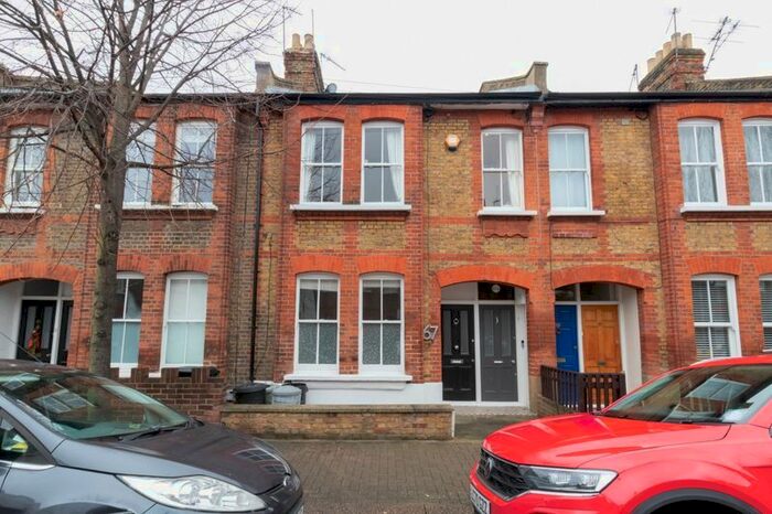 2 Bedroom Flat To Rent In Ingelow Road, London, SW8