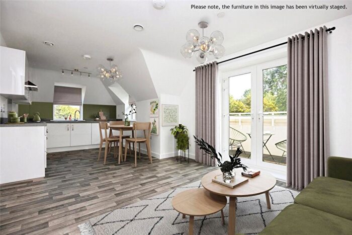 2 Bedroom Flat For Sale In Tillingbourne Gardens, Gomshall, Guildford, Surrey, GU5