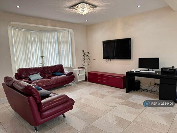 5 Bedroom Semi-Detached House To Rent In Somersby Gardens, Ilford, IG4