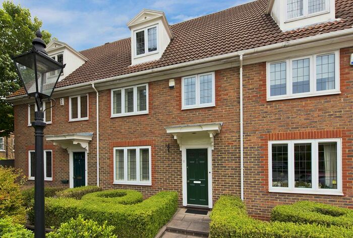 4 Bedroom Terraced House To Rent In Holly Green, Rosslyn Park, KT13