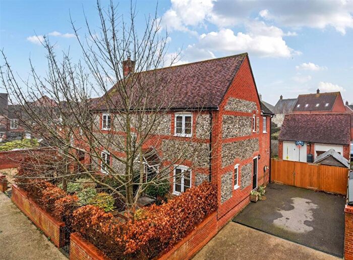 4 Bedroom Link Detached House For Sale In Cobham Road, Blandford Forum, DT11