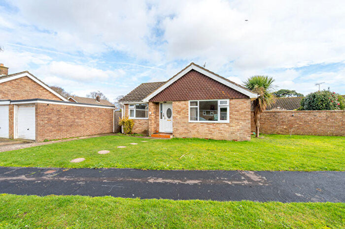 2 Bedroom Detached Bungalow For Sale In Pryors Lane, Aldwick, PO21