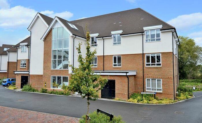 2 Bedroom Apartment To Rent In Weyview Gardens, Godalming, GU7