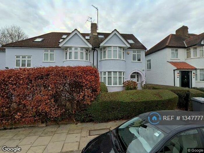 Studio To Rent In Holdershill Crescent, London, NW4