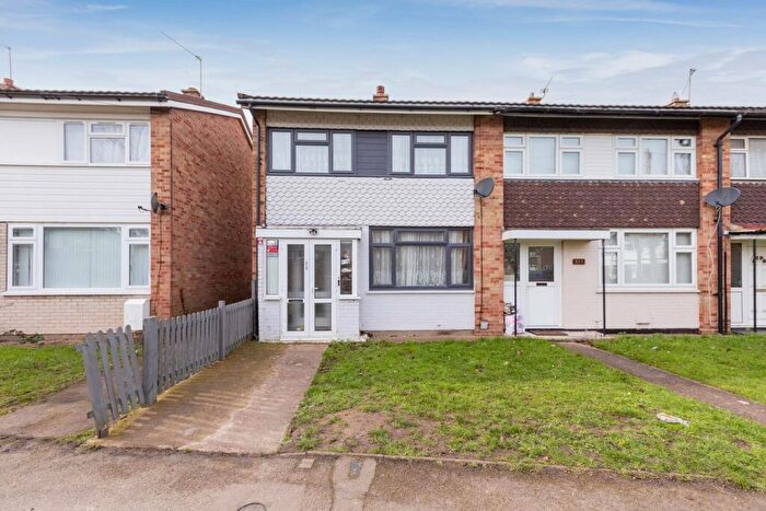 3 Bedroom End Of Terrace House For Sale In Parlaunt Road, Langley, SL3