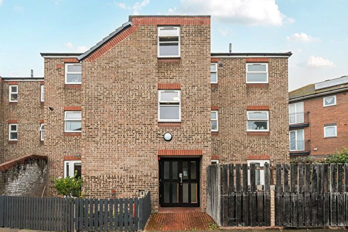 1 Bedroom Flat For Sale In Lupton Close, London, SE12