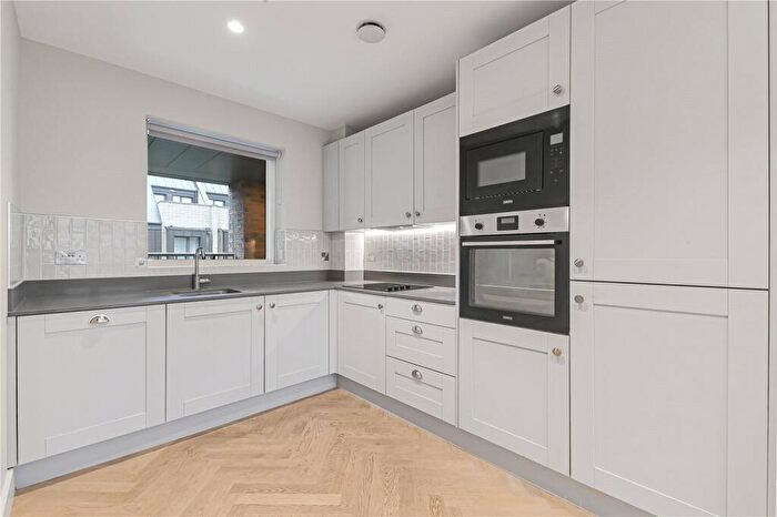 1 Bedroom Flat To Rent In Bloomsbury House, NW7