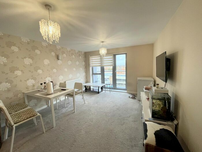 2 Bedroom Flat To Rent In Wilmington Close, Watford WD18