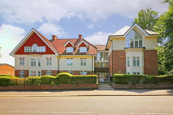 2 Bedroom Flat To Rent In Nightingale Court, Park Road, Radlett, Hertfordshire, WD7