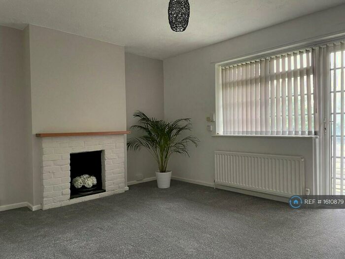 2 Bedroom Flat To Rent In Garden Close, Ruislip, HA4