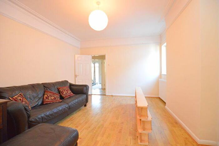 2 Bedroom Apartment To Rent In Devonshire Road, Hatch End, HA5