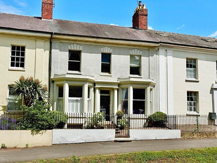 4 Bedroom Terraced House For Sale In Oxford Road, Banbury, OX16